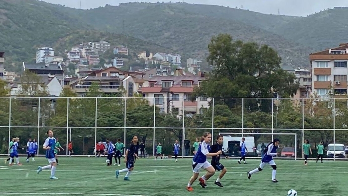 Körfez’de U13 Kız Futbol Takımları Turnuvası başladı